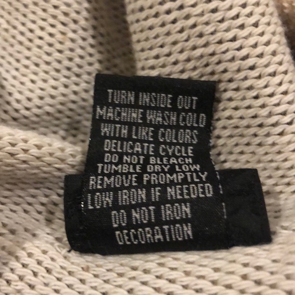 Daytrip V Neck Heart Breaker Love Taker Friend Maker Hoodie Large - Picture 6 of 6